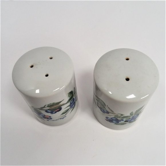 Vintage Otagiri Salt & Pepper Shaker Set Blueberries Japan Collectable Ceramic - Picture 4 of 5